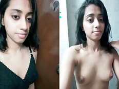 Kurus Sexy Desi mencintai mengirim Video dari vagina manis untuk pacarnya